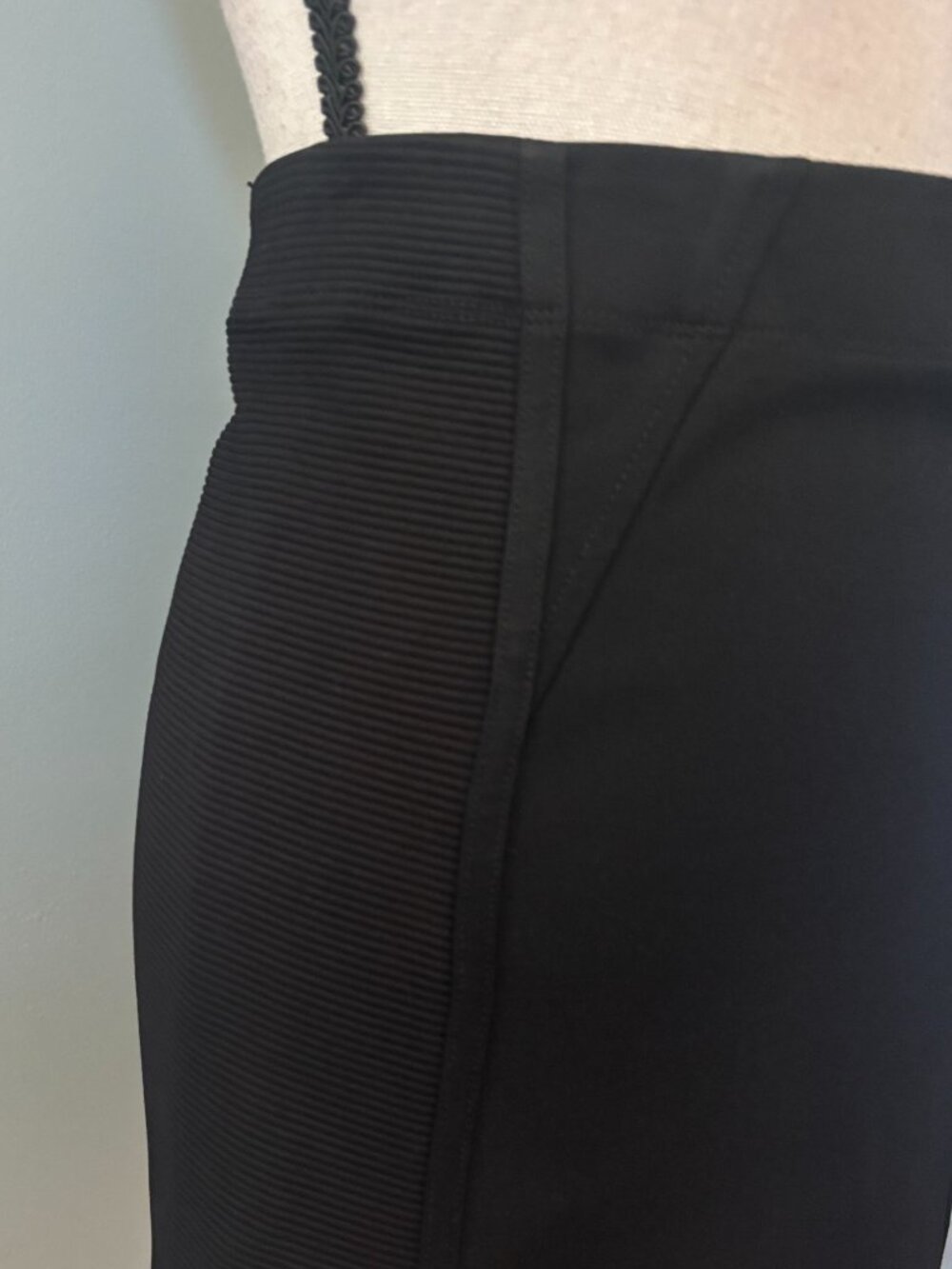 BCBGMAXAZRIA Black Ribbed Panel Bandage Pencil Skirt Size M Like New - Picture 2 of 7